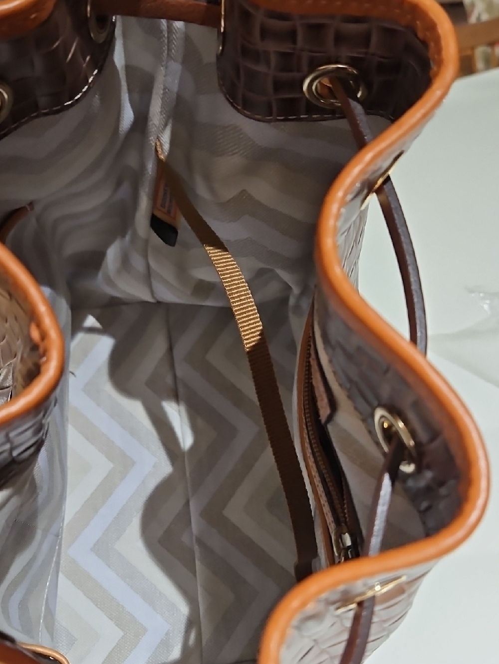 🤎 BIG WEEKEND SALE Dooney & Bourke Taupe Drawstring Hobo Bag - Picture 6 of 16